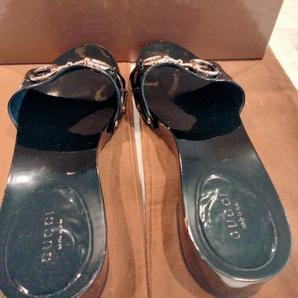 GUCCI HORSEBIT BLACK PATENT LEATHER SANDALS - Picture 5 of 8